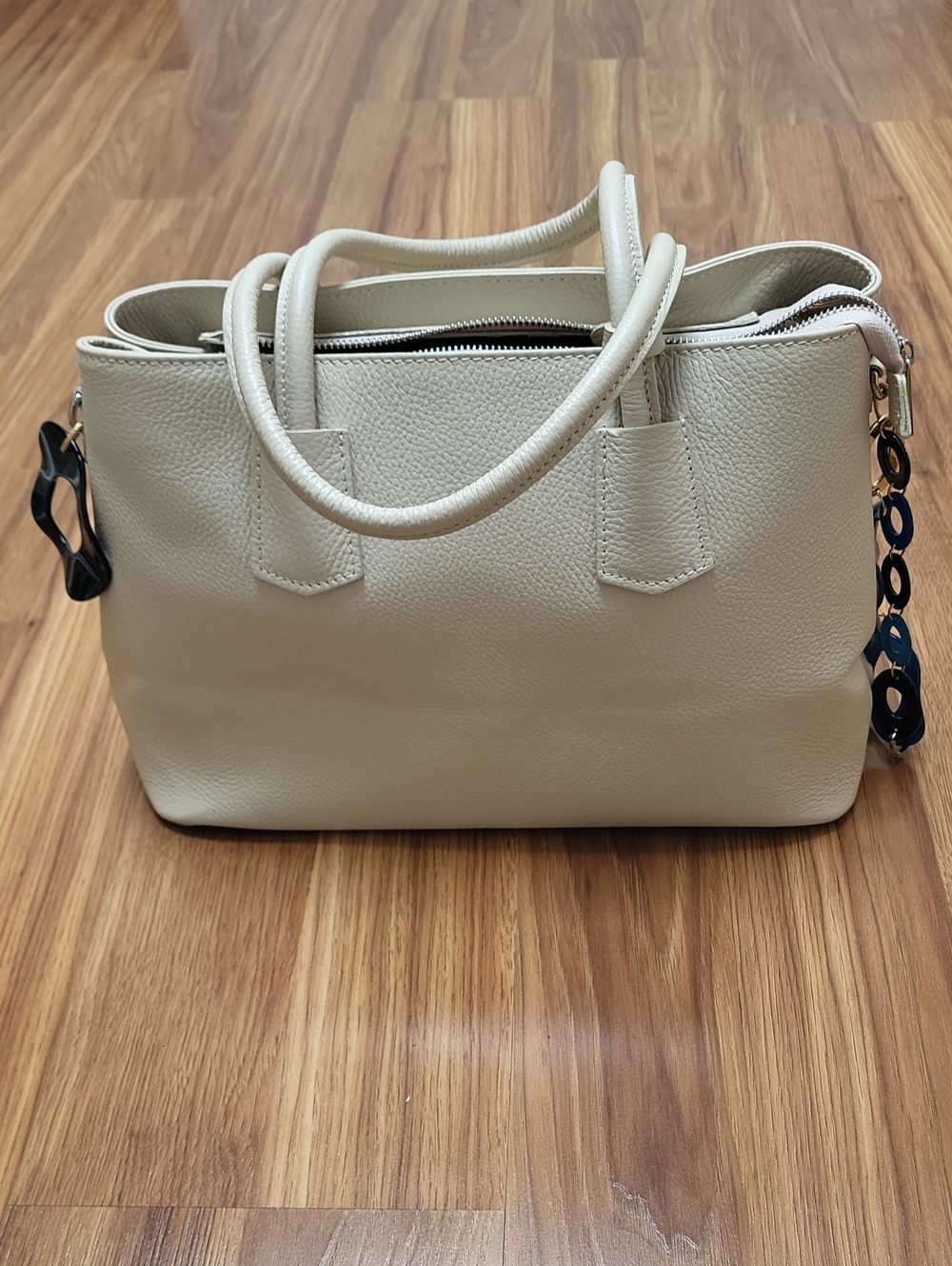 Structured Cream Pebbled Leather Shoulder Bag Made In Italy